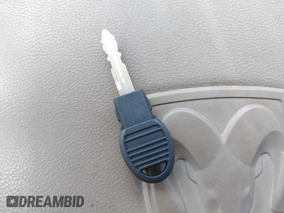 ✅ 2009 Dodge 1500 Laramie • VIN: 1D3HB13TX9S765945 • Lot: 42655560. Wystawiony na IAAI z przebiegiem 311 304 mil. Bezpłatny archiwum sprzedaży aukcyjnych z USA i szczegółowy raport historii pojazdu na DreamBid. Zdjęcie 11.