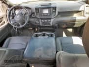 ✅ 2023 Ram 2500 Tradesman • VIN: 3C6UR5HJ7PG652693 • Lot: 71843345. Wystawiony na Copart z przebiegiem 59 243 mil. Bezpłatny archiwum sprzedaży aukcyjnych z USA i szczegółowy raport historii pojazdu na DreamBid. Zdjęcie 8.