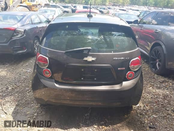 2015 Chevrolet Sonic LT z VIN 1G1JC6SB9F4220101, wystawiony jako IAAI lot #42811257 z przebiegiem 160 507 mil mil oraz . Historia ofert i sprzedaży dostępna na DreamBid. Obrazek 17.