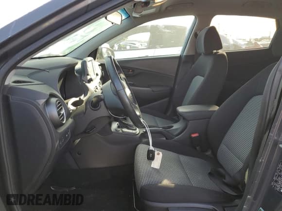 ✅ 2019 Hyundai Kona SEL • VIN: KM8K22AA7KU274793 • Лот: 39995654. Опубликован ранее на Copart с пробегом 31 470 миль. Бесплатный доступ к архиву аукционных продаж из США и подробный отчёт об истории автомобиля на DreamBid. Изображение 7.