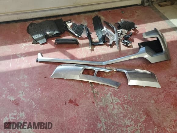 ✅ 2025 Chevrolet Silverado 1500 High Country • VIN: 1GCUKJEL7SZ100275 • Lot: 53939545. Listed on Copart with 8,558 mi. Free auction sales archive from the USA and detailed vehicle history report at DreamBid. Image 12.