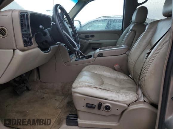 ✅ 2003 Chevrolet Suburban LS • VIN: 3GNEC16T93G145517 • Лот: 42450085. Опубликован ранее на Copart с пробегом 334 438 миль. Бесплатный доступ к архиву аукционных продаж из США и подробный отчёт об истории автомобиля на DreamBid. Изображение 7.