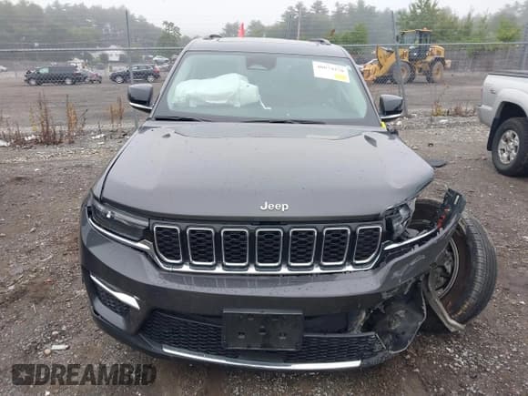 ✅ 2022 Jeep Grand Cherokee Limited • VIN: 1C4RJHBG8N8542971 • Lot: 40074278. Listed on IAAI with Not provided. Free auction sales archive from the USA and detailed vehicle history report at DreamBid. Image 12.