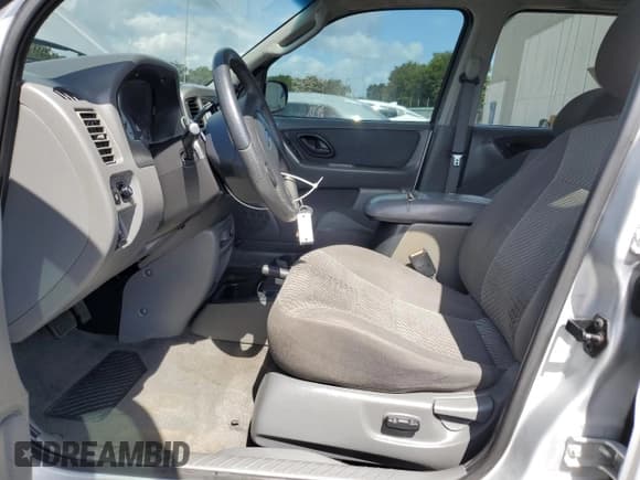 ✅ 2003 Ford Escape XLT Popular • VIN: 1FMYU03193KA69270 • Lot: 85519935. Listed on Copart with 143,614 mi. Free auction sales archive from the USA and detailed vehicle history report at DreamBid. Image 7.