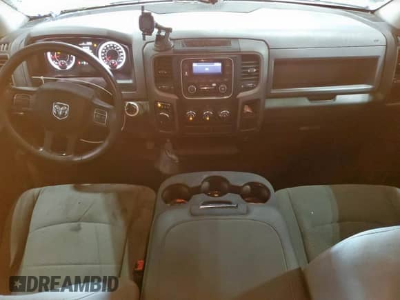 2020 Ram 1500 Tradesman z VIN 1C6RR6FG5LS151100, wystawiony jako Copart lot #85910465 z przebiegiem 110 094 mil mil oraz Czysty tytuł • Clean title. Historia ofert i sprzedaży dostępna na DreamBid. Obrazek 8.