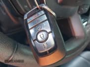 ✅ 2018 Ford Expedition XLT • VIN: 1FMJU1HT5JEA18863 • Lot: 41815687. Wystawiony na IAAI z przebiegiem 96 544 mil. Bezpłatny archiwum sprzedaży aukcyjnych z USA i szczegółowy raport historii pojazdu na DreamBid. Zdjęcie 11.