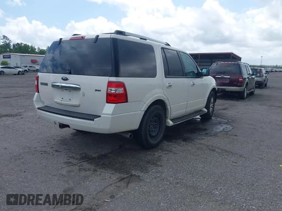 ✅ 2012 Ford Expedition Limited • VIN: 1FMJU2A55CEF54037 • Lot: 42014180. Wystawiony na IAAI z przebiegiem 209 086 mil. Bezpłatny archiwum sprzedaży aukcyjnych z USA i szczegółowy raport historii pojazdu na DreamBid. Zdjęcie 4.