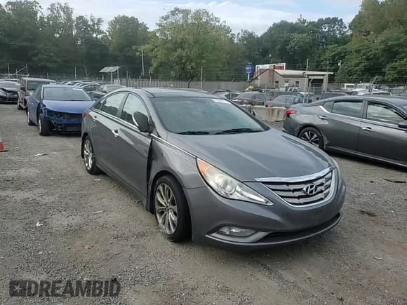✅ 2012 Hyundai Sonata Limited • VIN: 5NPEC4AB0CH496574 • Lot: 71096014. Listed on Copart with 137,188 mi. Free auction sales archive from the USA and detailed vehicle history report at DreamBid. Image 10.