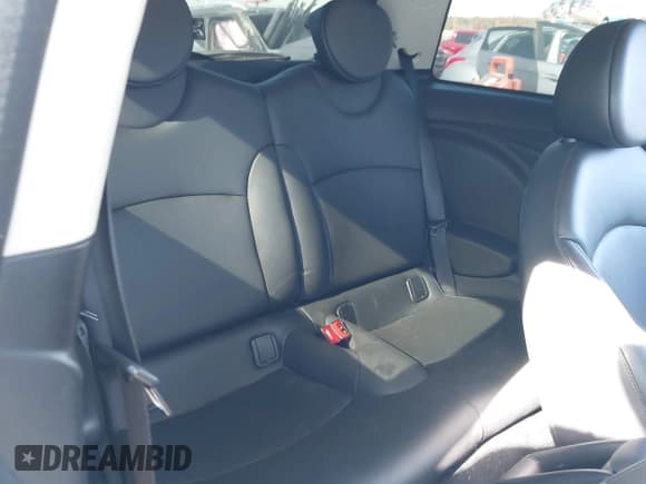 ✅ 2012 MINI Hardtop S • VIN: WMWSV3C57CTY19686 • Lot: 43637291. Listed on IAAI with 132,409 mi. Free auction sales archive from the USA and detailed vehicle history report at DreamBid. Image 8.