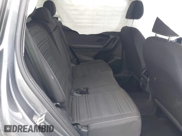 ✅ 2024 Volkswagen Tiguan S • VIN: 3VVFB7AX5RM188177 • Lot: 41865699. Wystawiony na IAAI z przebiegiem 7 823 mil. Bezpłatny archiwum sprzedaży aukcyjnych z USA i szczegółowy raport historii pojazdu na DreamBid. Zdjęcie 8.