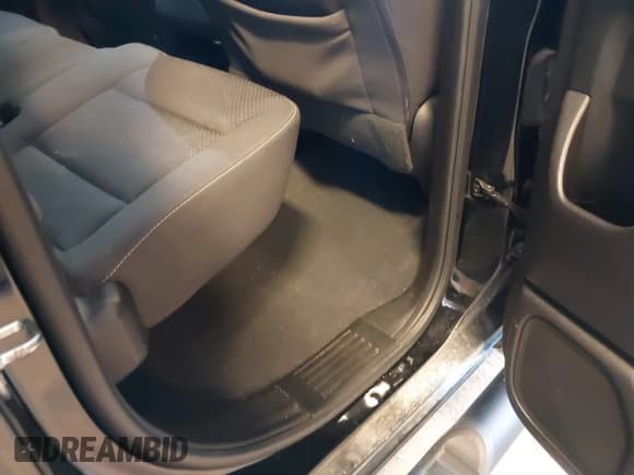 ✅ 2019 Chevrolet Silverado 1500 LT • VIN: 2GCVKPEC4K1201886 • Lot: 43135900. Wystawiony na IAAI z przebiegiem 94 810 mil. Bezpłatny archiwum sprzedaży aukcyjnych z USA i szczegółowy raport historii pojazdu na DreamBid. Zdjęcie 8.