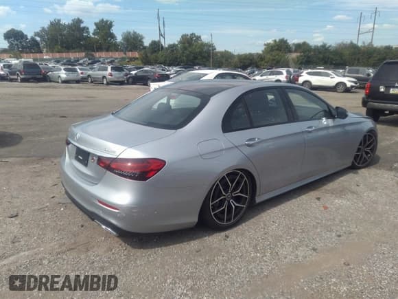 ✅ 2021 Mercedes-Benz E 450 • VIN: W1KZF5KB3MA874821 • Lot: 31221916. Wystawiony na IAAI z przebiegiem Nie podano. Bezpłatny archiwum sprzedaży aukcyjnych z USA i szczegółowy raport historii pojazdu na DreamBid. Zdjęcie 4.