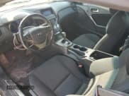 ✅ 2013 Hyundai Genesis Coupe 2.0T • VIN: KMHHT6KD2DU088198 • Lot: 60320215. Wystawiony na Copart z przebiegiem 98 399 mil. Bezpłatny archiwum sprzedaży aukcyjnych z USA i szczegółowy raport historii pojazdu na DreamBid. Zdjęcie 8.