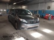 ✅ 2015 Toyota Sienna LE • VIN: 5TDJK3DC2FS099379 • Лот: 43840501. Опубликован ранее на IAAI с пробегом 231 390 миль. Бесплатный доступ к архиву аукционных продаж из США и подробный отчёт об истории автомобиля на DreamBid. Изображение 6.