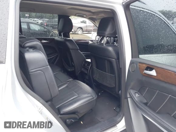 ✅ 2014 Mercedes-Benz GL 450 • VIN: 4JGDF7CE1EA281318 • Lot: 43270018. Wystawiony na IAAI z przebiegiem 133 059 mil. Bezpłatny archiwum sprzedaży aukcyjnych z USA i szczegółowy raport historii pojazdu na DreamBid. Zdjęcie 8.
