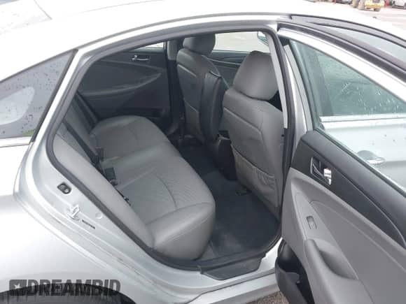 2011 Hyundai Sonata SE с VIN 5NPEC4AB0BH261249, выставлен на аукционе IAAI как лот 42982338 с пробегом 175 525 миль миль и . История ставок и продаж доступна на DreamBid. Изображение 8.