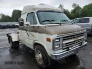 ✅ 1990 Chevrolet Chevy Van • VIN: 2GBEG25K5L4114885 • Lot: 84705545. Wystawiony na Copart z przebiegiem Nie podano. Bezpłatny archiwum sprzedaży aukcyjnych z USA i szczegółowy raport historii pojazdu na DreamBid. Zdjęcie 4.