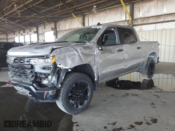 ✅ 2022 Chevrolet Silverado 1500 LT Trail Boss • VIN: 3GCUDFED9NG617694 • Lot: 70034245. Wystawiony na Copart z przebiegiem 55 498 mil. Bezpłatny archiwum sprzedaży aukcyjnych z USA i szczegółowy raport historii pojazdu na DreamBid. Zdjęcie 1.