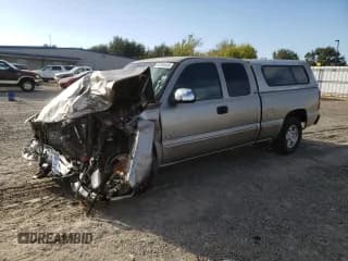 ✅ 2000 Chevrolet Silverado 1500 LS • VIN: 1GCEC19T4YZ370231 • Лот: 82366445. Опубликован ранее на Copart с пробегом Не указан. Бесплатный доступ к архиву аукционных продаж из США и подробный отчёт об истории автомобиля на DreamBid. Изображение 1.