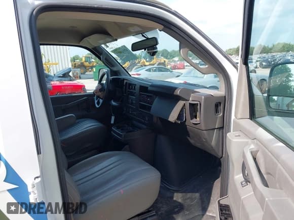 ✅ 2023 Chevrolet Express Cargo • VIN: 1GCWGAFP3P1254743 • Lot: 42841035. Listed on IAAI with 25,017 mi. Free auction sales archive from the USA and detailed vehicle history report at DreamBid. Image 5.