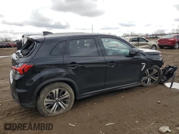 ✅ 2024 Mitsubishi Outlander S • VIN: JA4ARUAUXRU000574 • Lot: 49428884. Listed on Copart with 8,749 mi. Free auction sales archive from the USA and detailed vehicle history report at DreamBid. Image 3.