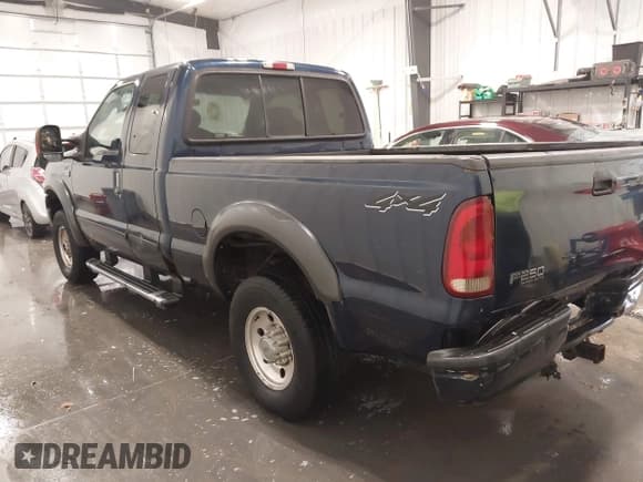 ✅ 2004 Ford F-250 XL • VIN: 1FTNX21L34EE01928 • Lot: 42055926. Wystawiony na IAAI z przebiegiem 217 672 mil. Bezpłatny archiwum sprzedaży aukcyjnych z USA i szczegółowy raport historii pojazdu na DreamBid. Zdjęcie 3.