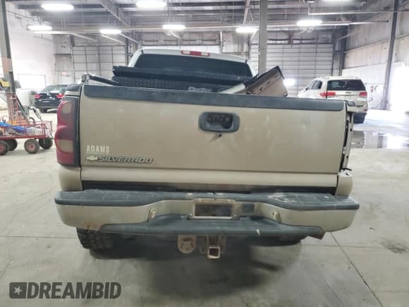 ✅ 2006 Chevrolet Silverado 2500HD LS • VIN: 1GCHK29G36E134019 • Lot: 54119355. Wystawiony na Copart z przebiegiem 324 388 mil. Bezpłatny archiwum sprzedaży aukcyjnych z USA i szczegółowy raport historii pojazdu na DreamBid. Zdjęcie 6.
