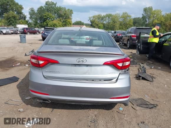 2015 Hyundai Sonata Sport z VIN 5NPE34AF2FH208612, wystawiony jako IAAI lot #43264042 z przebiegiem 129 257 mil mil oraz . Historia ofert i sprzedaży dostępna na DreamBid. Obrazek 16.