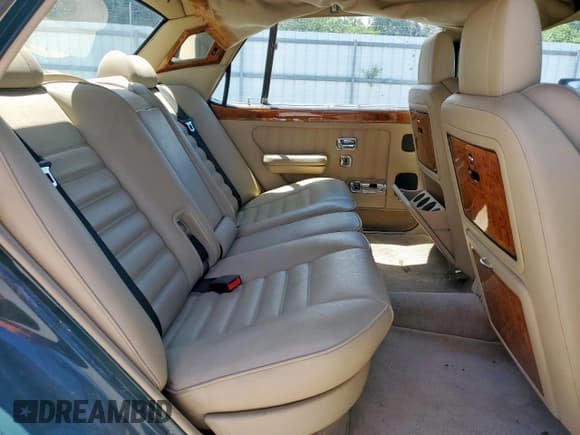✅ 1995 Bentley Turbo R • VIN: SCBZP03C1SCX55509 • Lot: 67862985. Wystawiony na Copart z przebiegiem Nie podano. Bezpłatny archiwum sprzedaży aukcyjnych z USA i szczegółowy raport historii pojazdu na DreamBid. Zdjęcie 10.