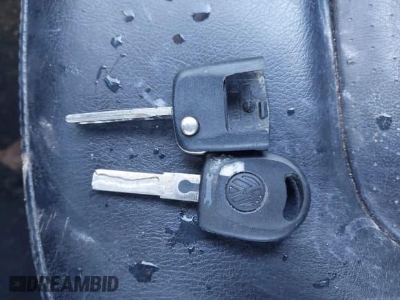 ✅ 2006 Volkswagen Beetle • VIN: 3VWRF31Y46M332134 • Лот: 43544817. Опубликован ранее на IAAI с пробегом 82 264 миль. Бесплатный доступ к архиву аукционных продаж из США и подробный отчёт об истории автомобиля на DreamBid. Изображение 11.