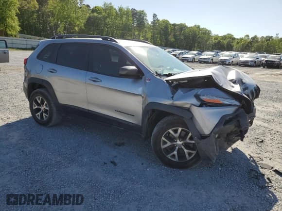✅ 2016 Jeep Cherokee Trailhawk • VIN: 1C4PJMBB5GW188426 • Lot: 52907445. Listed on Copart with 115,225 mi. Free auction sales archive from the USA and detailed vehicle history report at DreamBid. Image 4.