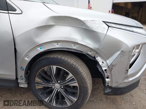 ✅ 2022 Mitsubishi Eclipse Cross SE • VIN: JA4ATWAA7NZ001388 • Lot: 41993010. Wystawiony na IAAI z przebiegiem 30 085 mil. Bezpłatny archiwum sprzedaży aukcyjnych z USA i szczegółowy raport historii pojazdu na DreamBid. Zdjęcie 6.