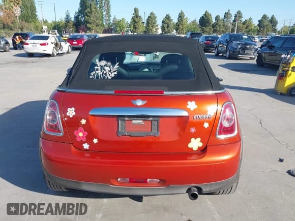 ✅ 2012 MINI Convertible • VIN: WMWZN3C54CT134124 • Lot: 42313148. Listed on IAAI with 119,963 mi. Free auction sales archive from the USA and detailed vehicle history report at DreamBid. Image 17.