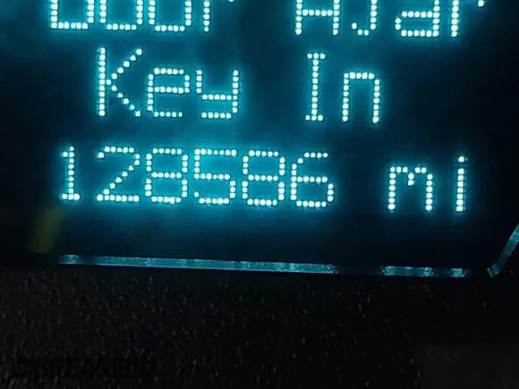 ✅ 2005 Chrysler 300 C • VIN: 2C3JA63H75H577220 • Lot: 43655649. Wystawiony na IAAI z przebiegiem 129 629 mil. Bezpłatny archiwum sprzedaży aukcyjnych z USA i szczegółowy raport historii pojazdu na DreamBid. Zdjęcie 7.