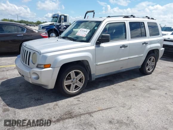 ✅ 2007 Jeep Patriot Limited • VIN: 1J8FT48WX7D333237 • Lot: 42743656. Listed on IAAI with 215,228 mi. Free auction sales archive from the USA and detailed vehicle history report at DreamBid. Image 2.