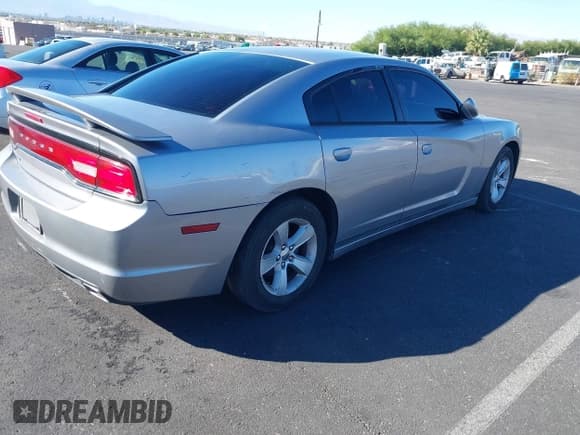 ✅ 2013 Dodge Charger SE • VIN: 2C3CDXBG5DH706505 • Lot: 43575308. Wystawiony na IAAI z przebiegiem 155 254 mil. Bezpłatny archiwum sprzedaży aukcyjnych z USA i szczegółowy raport historii pojazdu na DreamBid. Zdjęcie 4.