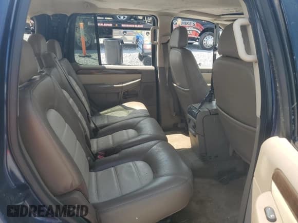✅ 2004 Ford Explorer Eddie Bauer • VIN: 1FMZU74E14UB66614 • Lot: 67116145. Listed on Copart with 173,226 mi. Free auction sales archive from the USA and detailed vehicle history report at DreamBid. Image 11.