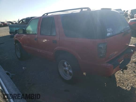 2002 Chevrolet Blazer LS z VIN 1GNDT13W12K144430, wystawiony jako Copart lot #83088284 z przebiegiem 176 393 mil mil oraz Szkoda całkowita • Salvage title. Historia ofert i sprzedaży dostępna na DreamBid. Obrazek 2.