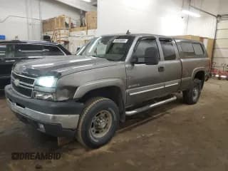 ✅ 2006 Chevrolet Silverado 2500HD Work Truck • VIN: 1GCHK29U66E125918 • Lot: 85034684. Wystawiony na Copart z przebiegiem 236 491 mil. Bezpłatny archiwum sprzedaży aukcyjnych z USA i szczegółowy raport historii pojazdu na DreamBid. Zdjęcie 1.