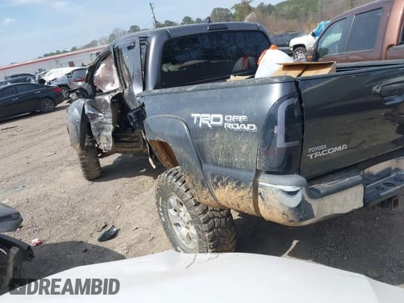 ✅ 2015 Toyota Tacoma • VIN: 5TFLU4EN9FX111322 • Lot: 41621064. Listed on IAAI with Not provided. Free auction sales archive from the USA and detailed vehicle history report at DreamBid. Image 3.