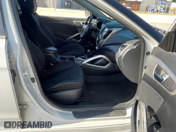 ✅ 2013 Hyundai Veloster w/Black Int • VIN: KMHTC6AD8DU127159 • Лот: 93060765. Опубликован ранее на Copart с пробегом 130 904 миль. Бесплатный доступ к архиву аукционных продаж из США и подробный отчёт об истории автомобиля на DreamBid. Изображение 5.