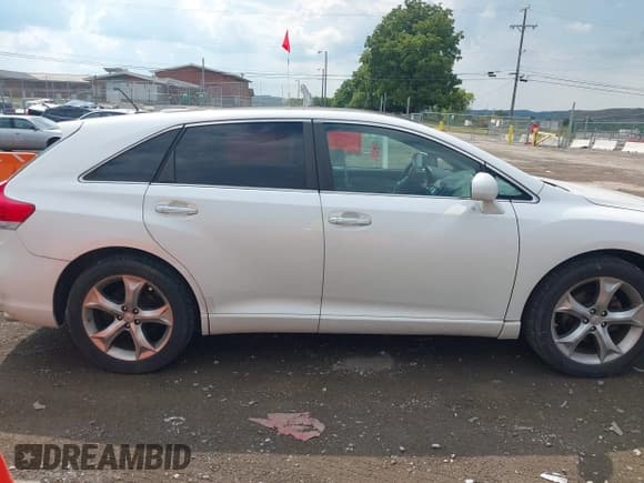 ✅ 2010 Toyota Venza • VIN: 4T3BK3BB5AU041210 • Lot: 42953441. Listed on IAAI with 381,340 mi. Free auction sales archive from the USA and detailed vehicle history report at DreamBid. Image 13.