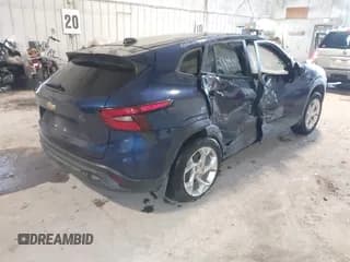 ✅ 2024 Chevrolet Trax LS • VIN: KL77LFE22RC217156 • Лот: 43571539. Опубликован ранее на IAAI с пробегом 18 117 миль. Бесплатный доступ к архиву аукционных продаж из США и подробный отчёт об истории автомобиля на DreamBid. Изображение 4.