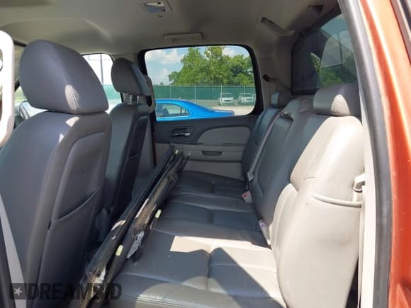 ✅ 2007 Chevrolet Avalanche LTZ • VIN: 3GNFK12337G187104 • Lot: 42709132. Listed on IAAI with 123,120 mi. Free auction sales archive from the USA and detailed vehicle history report at DreamBid. Image 8.