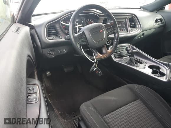 ✅ 2018 Dodge Challenger SXT Plus • VIN: 2C3CDZAG8JH204550 • Lot: 79122593. Wystawiony na Copart z przebiegiem 43 628 mil. Bezpłatny archiwum sprzedaży aukcyjnych z USA i szczegółowy raport historii pojazdu na DreamBid. Zdjęcie 8.