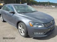 ✅ 2015 Volkswagen Passat SEL Premium • VIN: 1VWCV7A3XFC095462 • Лот: 43355766. Опубликован ранее на IAAI с пробегом 111 515 миль. Бесплатный доступ к архиву аукционных продаж из США и подробный отчёт об истории автомобиля на DreamBid. Изображение 1.