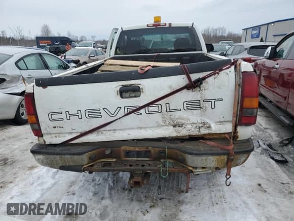 ✅ 2001 Chevrolet Silverado 2500HD LS • VIN: 1GCHK24U91Z301904 • Lot: 46806275. Listed on Copart with 221,596 mi. Free auction sales archive from the USA and detailed vehicle history report at DreamBid. Image 6.