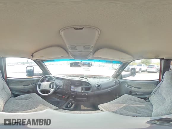 ✅ 2001 Dodge 2500 • VIN: 3B7KF23661G215740 • Lot: 70386685. Wystawiony na Copart z przebiegiem 264 543 mil. Bezpłatny archiwum sprzedaży aukcyjnych z USA i szczegółowy raport historii pojazdu na DreamBid. Zdjęcie 14.