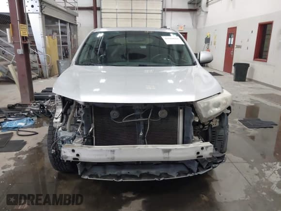 ✅ 2013 Toyota Highlander SE • VIN: 5TDZK3EH5DS132465 • Лот: 43560609. Опубликован ранее на IAAI с пробегом Не указан. Бесплатный доступ к архиву аукционных продаж из США и подробный отчёт об истории автомобиля на DreamBid. Изображение 13.