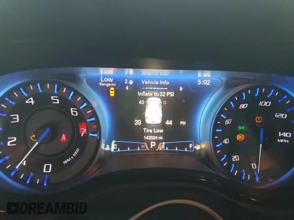 ✅ 2016 Chrysler 300 S • VIN: 2C3CCABG1GH269431 • Lot: 81165985. Wystawiony na Copart z przebiegiem 143 524 mil. Bezpłatny archiwum sprzedaży aukcyjnych z USA i szczegółowy raport historii pojazdu na DreamBid. Zdjęcie 9.